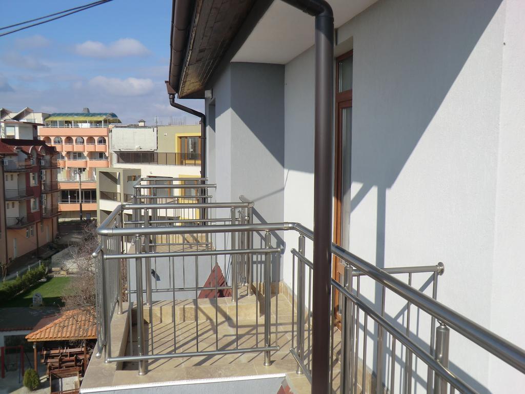 Guest House Petrovi Ravda Luaran gambar